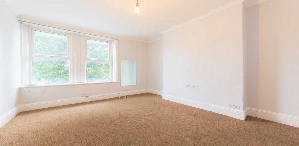 			2 Bedroom, 1 bath, 1 reception Flat			 Victoria Road, QUEENS PARK 